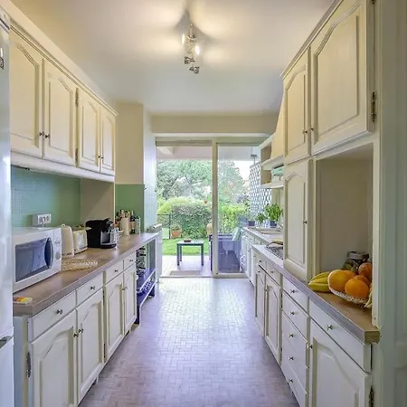 Appartement Jardin, Vue Mer Et Montagne *